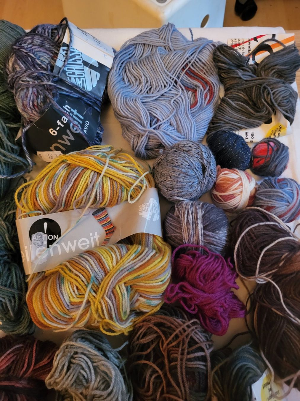 Lana: 33 x Sockenwolle – Usato da Guggisberg venduto da Aegertenlehn 5