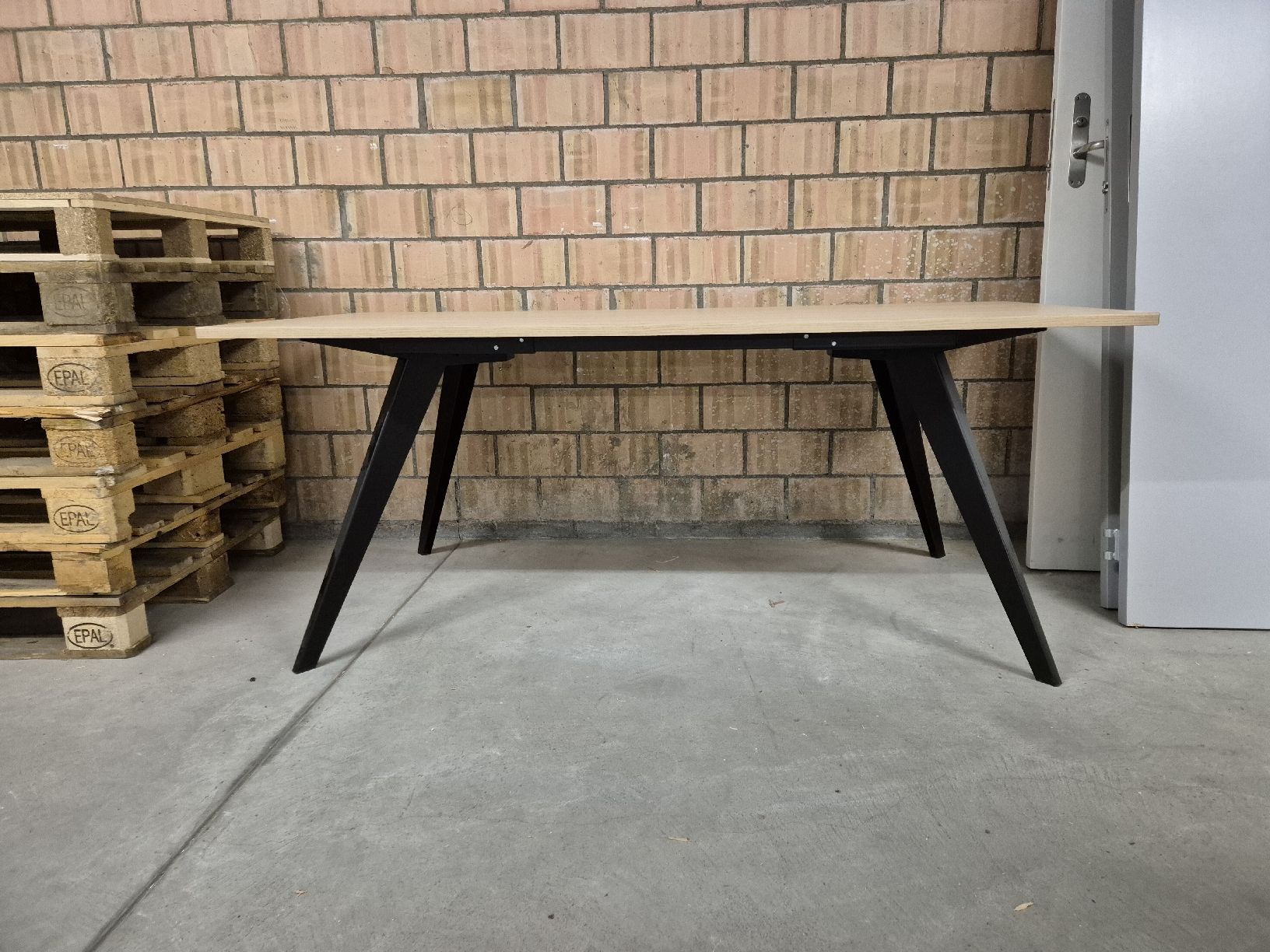 Tavoli: Eleganter, neuwertiger Tisch – Nuovo (secondo la descrizione) da Binningen venduto da jan_v5hs 1