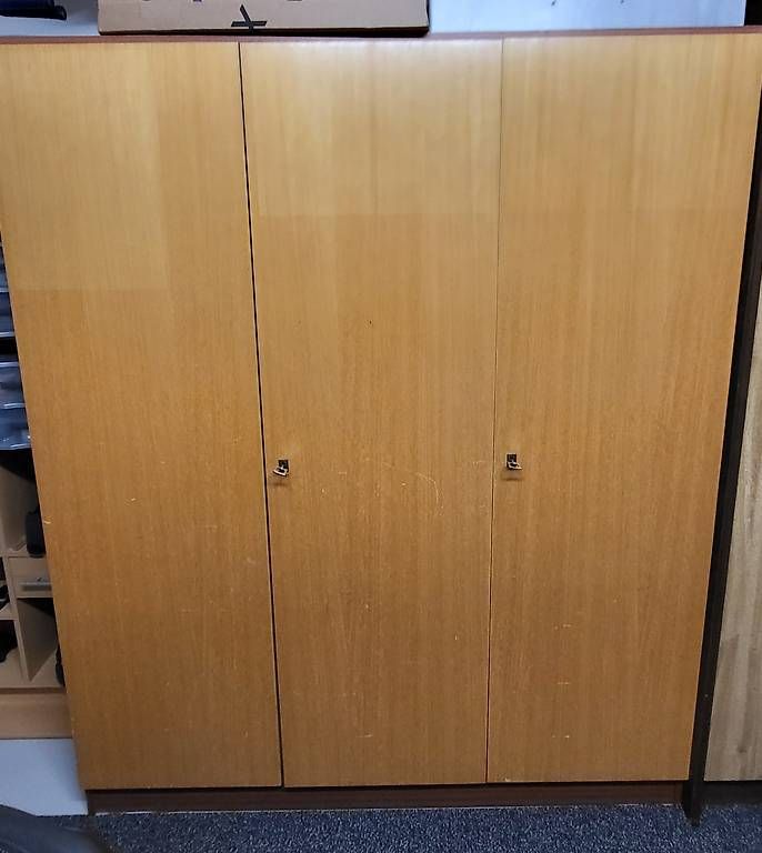 Armoires: Schrank für Keller oder Garage – D'occasion à Sursee par Materialverwalterin