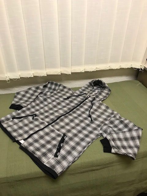 Jacken: Giacca in cotone con cappuccio – Gebraucht aus Breganzona von dan_qlf5