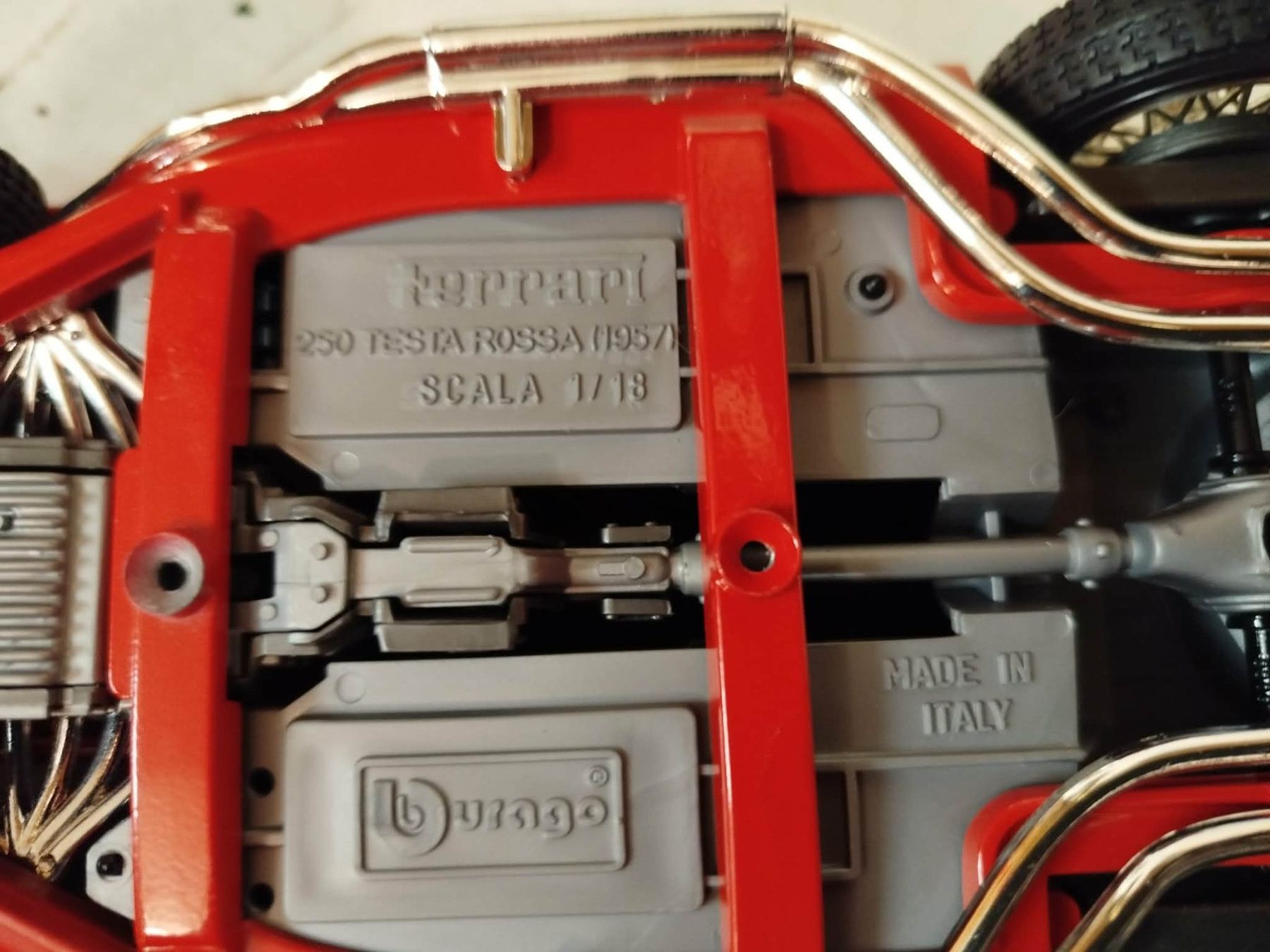 Bburago Modellini d'auto: Burago Ferrari 250 Testa Rossa 1/18 – Usato da La Chaux-de-Fonds venduto da Emmaus2300CDF 7