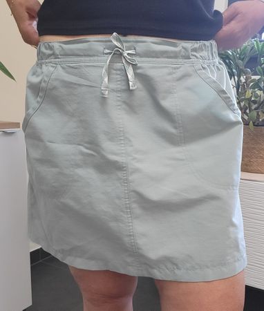 Jupe-short Quechua taille 40, couleur vert pâle, été ☀️
