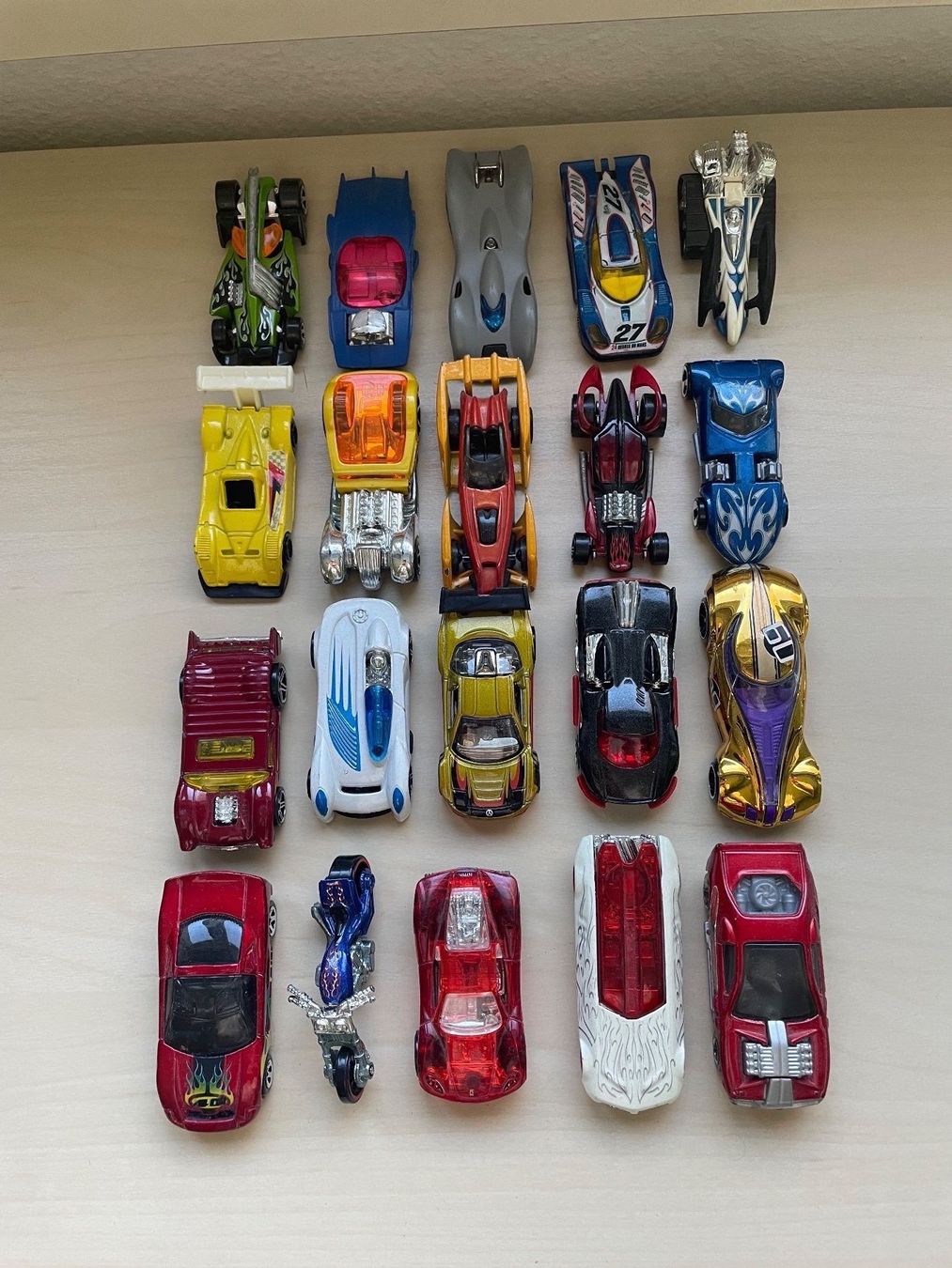 Hot Wheels Voitures modèles: Hot Wheels Autos – D'occasion à Basel par Yannicksali97