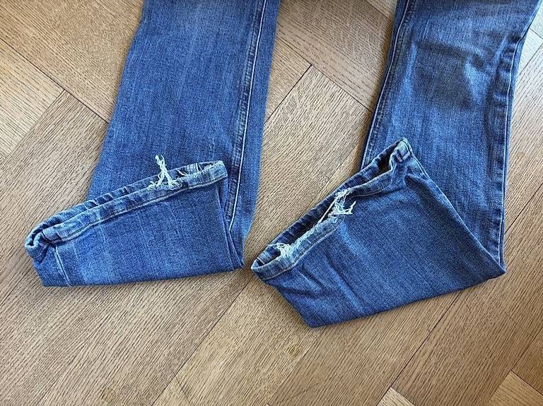 Jeans: y2K Lowrise boot-cut Jeans Subdued – Usato da Zürich venduto da ric_r96d 3