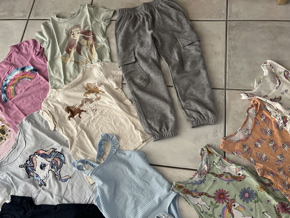 Lotti & Set di vestiti: Kleiderpaket 122/128 – Usato da Zufikon venduto da luuuzi 2