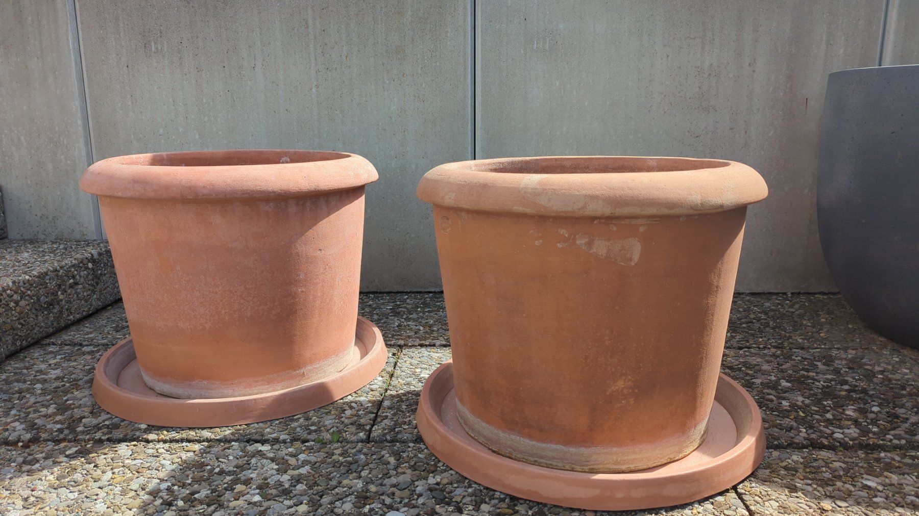 Blumentöpfe: 2 Terracotta Töpfe rund – Gebraucht aus Winkel von