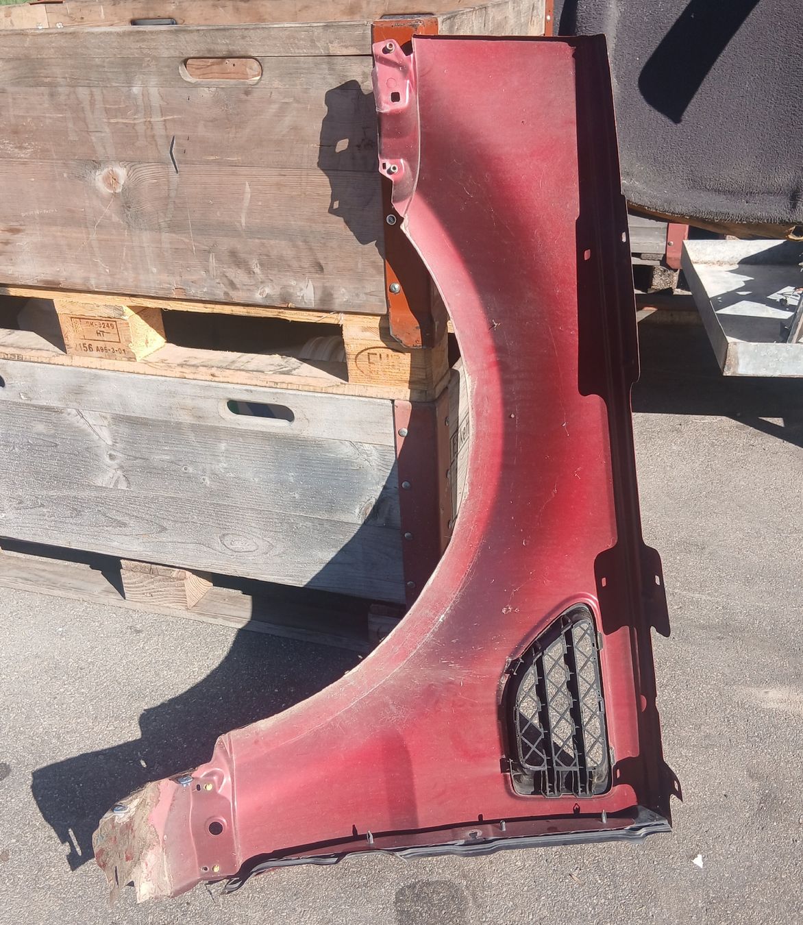 Land Rover Tutti pezzi di ricambio auto: Aile droite Range Rover L320 – Usato da la heutte venduto da Auto-stock 1