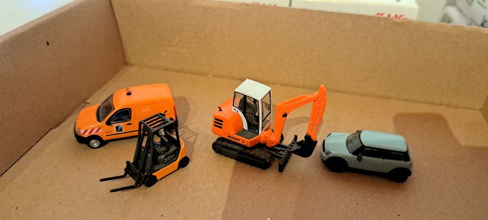 Lot De Véhicules De Chantier, Majorette Divers Modèles, Échelles 1/87