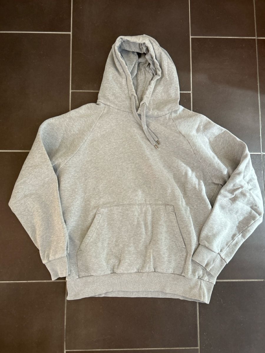H&M Maglioni & Felpe: Grauer Kapuzenpulli – Usato da Winterthur venduto da Guizza93