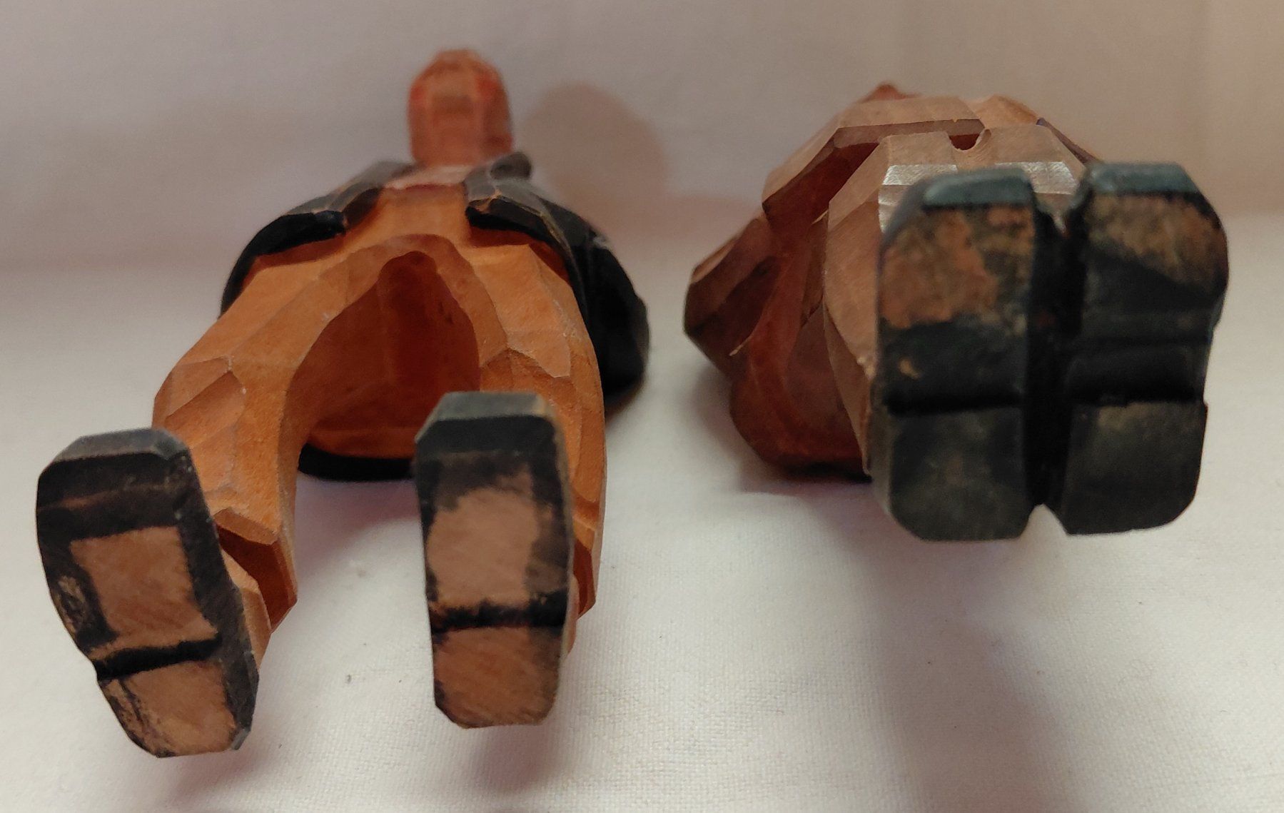 Statuette: 2  Holzfiguren handgeschnitzt bemalt – Usato da Trogen venduto da Limboo 5