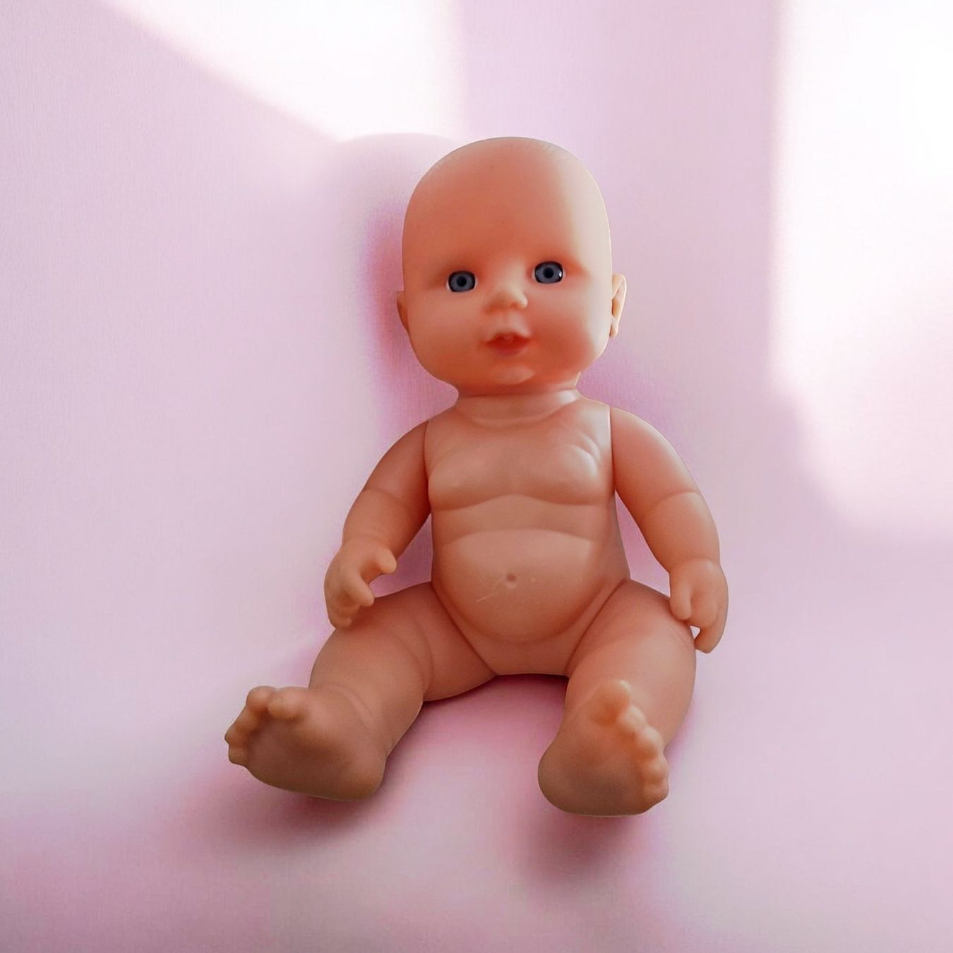 Puppen: Niedliche Babypuppe mit blauen Augen sucht neues Zuhause! – Gebraucht aus  von