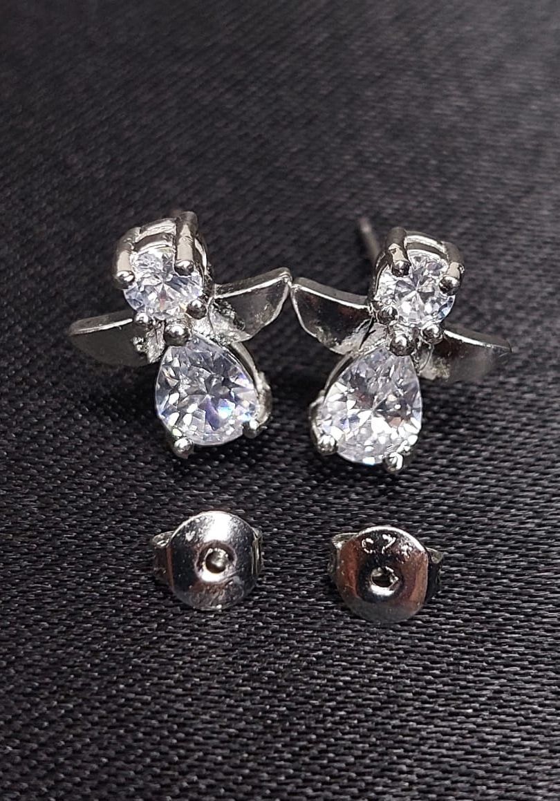 Ohrringe & -stecker: Kleine Ohstecker, 925 versilbert – Neu (gemäss Beschreibung) aus Grenchen von dar_6d52 1