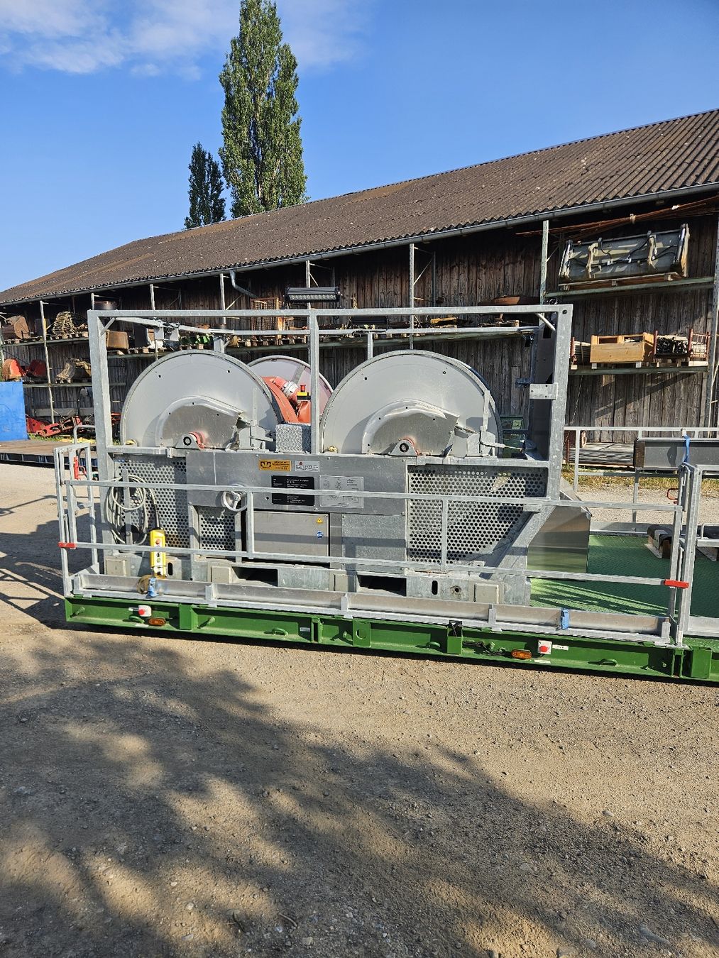 Conteneurs de construction: Abrollpritsche mit Schlauchtrommel – D'occasion à Altikon par FMG678 2