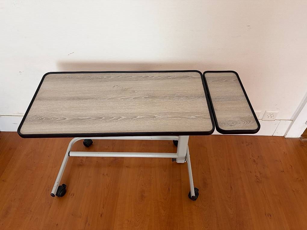 Tavoli: Table de lit médicale – Usato da Lausanne venduto da Baz58 1
