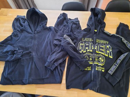 2 Stück Onesies aus Swaetstoff Gr.158