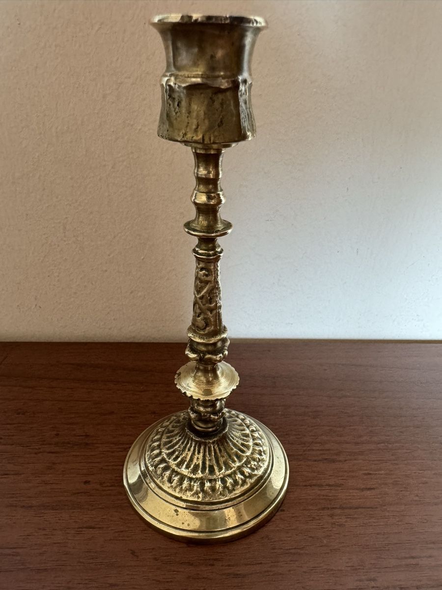 Portacandele: Antiker Kerzenständer aus Bronze – Usato da Balsthal venduto da Narulya 1