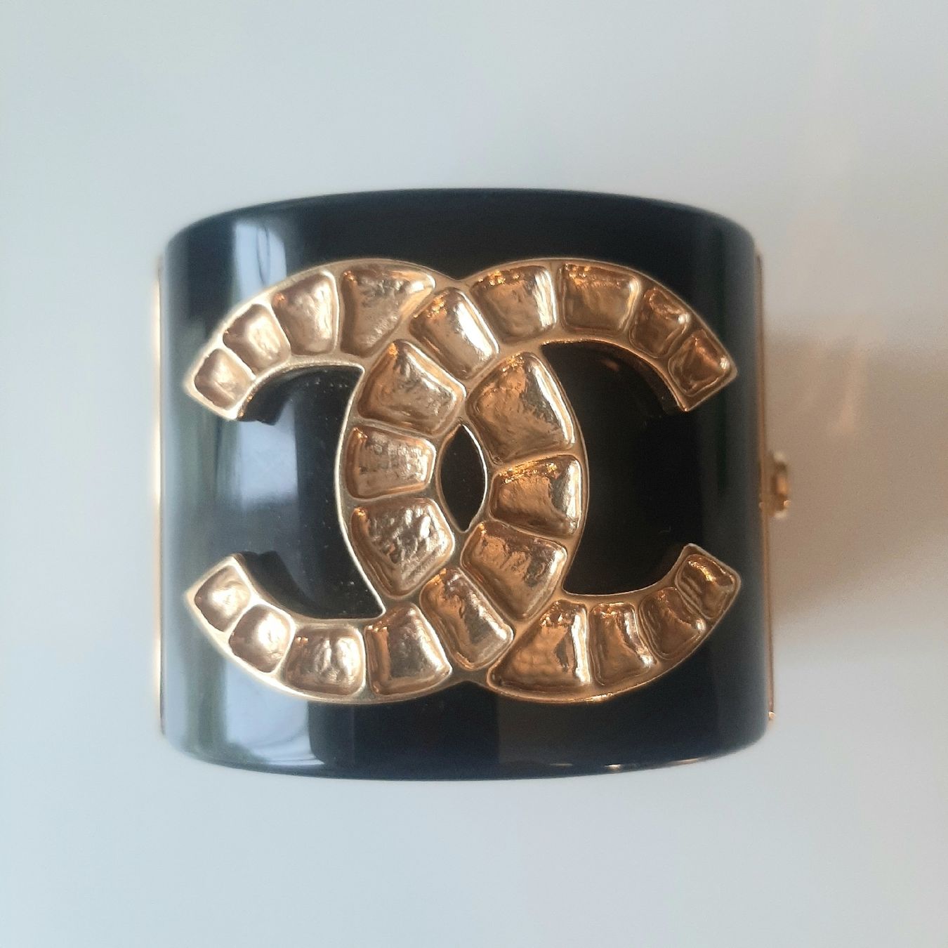 Chanel Bracciali & Braccialetti: Iconique bracelet manchette Chanel – Usato da Chêne-Bourg venduto da chsandra34