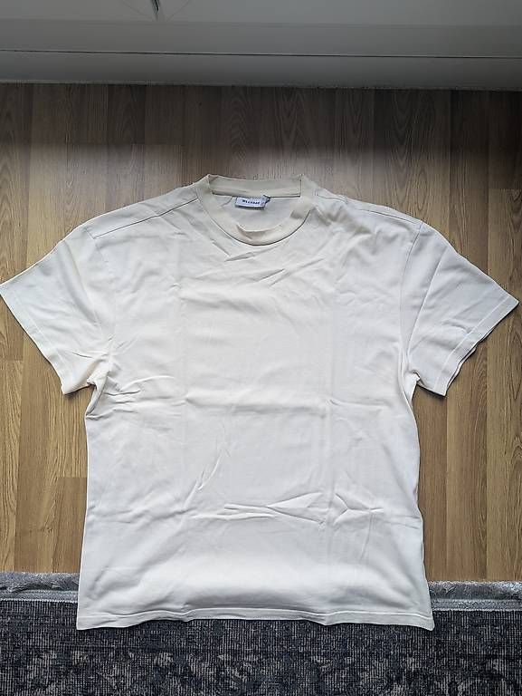 Weekday T-shirt: Weekday Great T-Shirt Small – Usato da Olten venduto da noa_996k