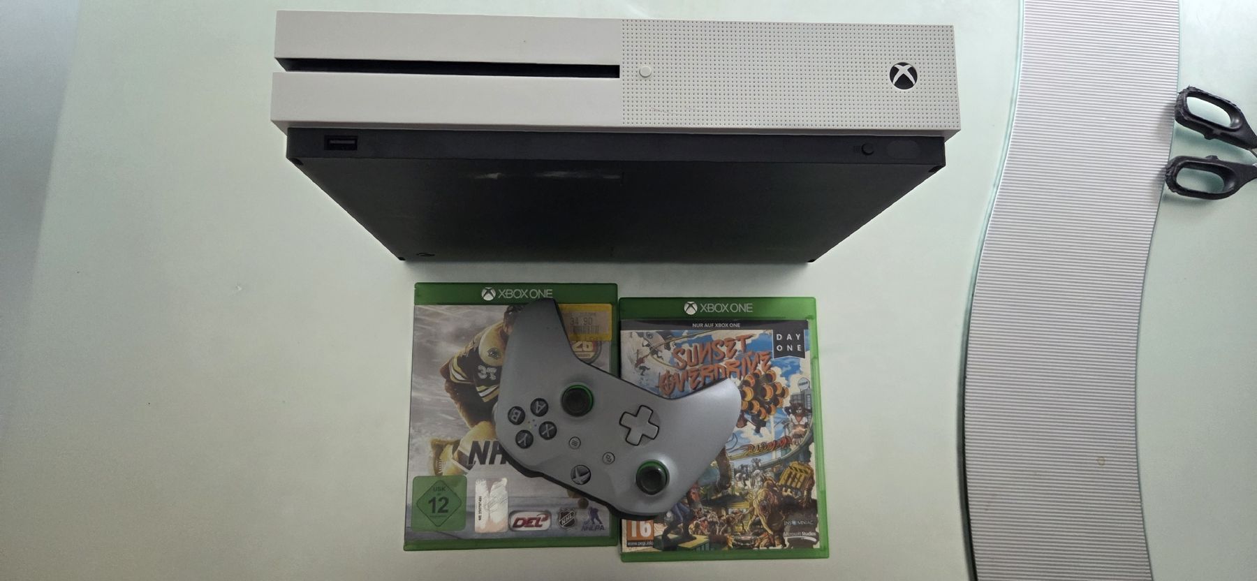 Konsolen: Xbox One S 1TB + Controller + 2 Spiele – Gebraucht aus Huttwil von ser_gn9l 2