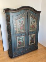 Antiker Bauernschrank aus Tannenholz – handbemalt