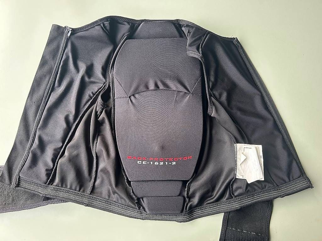 Protections: Kinder Rückenprotektor Steeds CE-1621-2 – D'occasion à Zürich par Sharko 1