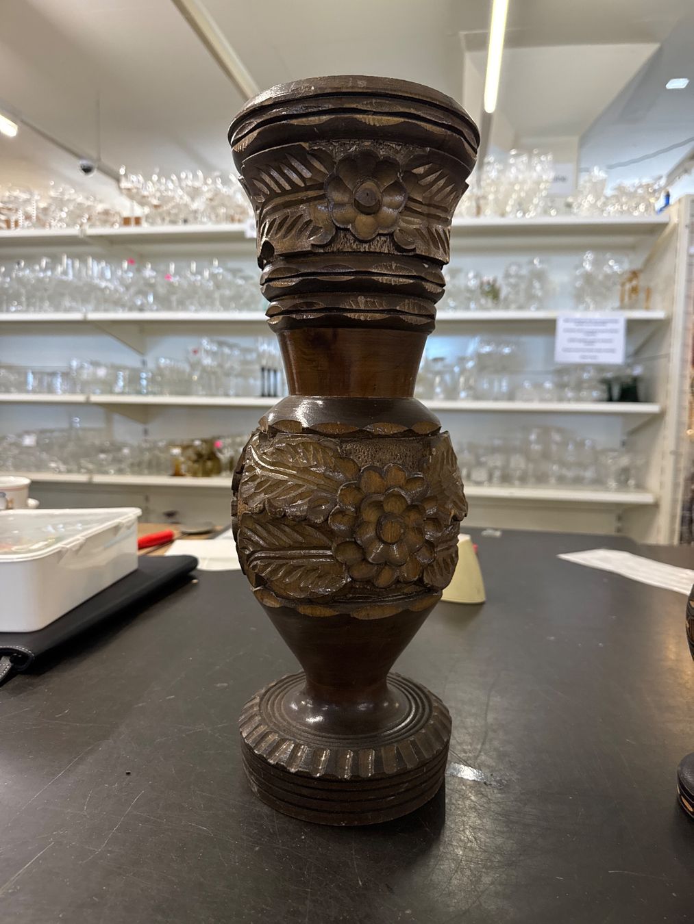 Vasen & Gefässe: Handgeschlitzte Holzvase – Gebraucht aus Pratteln von Cartonsducoeur_bl 3