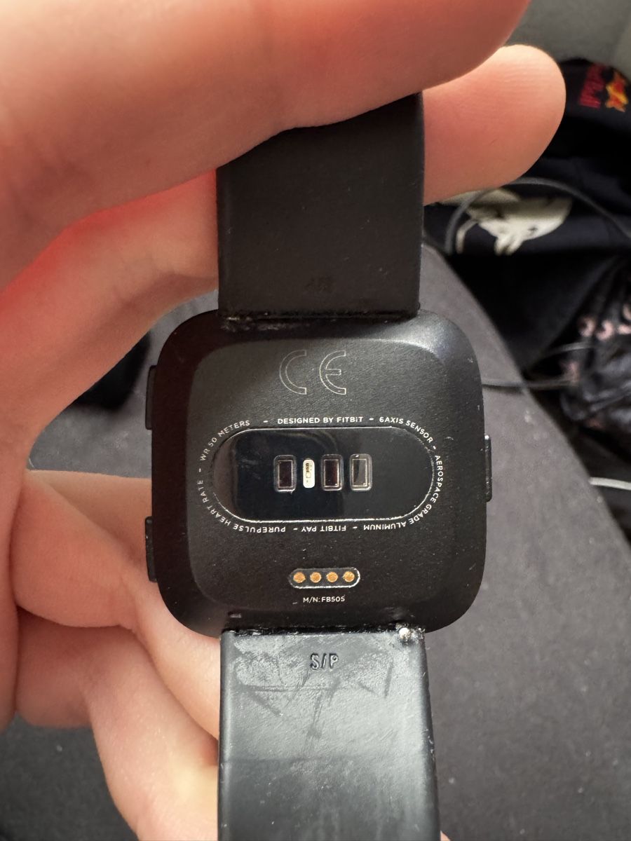 Fitbit Smartwatch: Montre Connectée FitBit – D'occasion à Avully par NDP1237 1