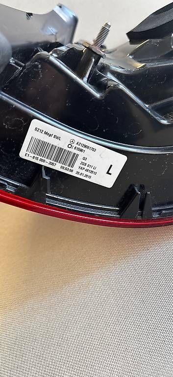 Tutti pezzi di ricambio auto: Originale Heckleuchte Mercedes E Klasse – Usato da Zürich venduto da but_2gsm 2