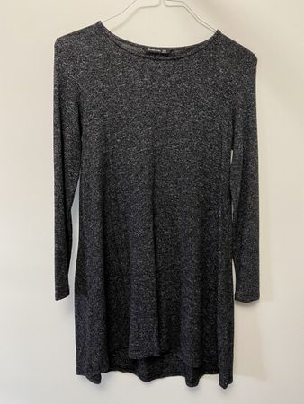 Jolie robe Stradivarius grise taille S manches longues