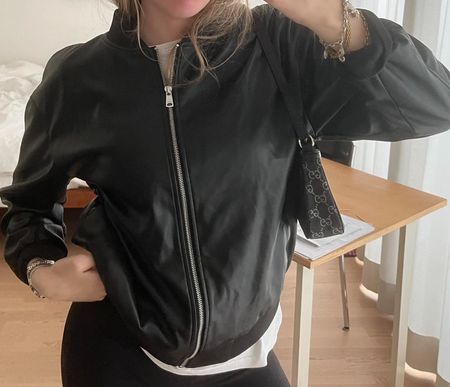 Classic Black leather jacket - Timeless, Size M