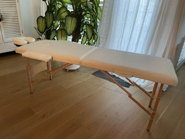 Liegen & Liegestühle: Massageliege – Gebraucht aus Bassersdorf von Evilein5374