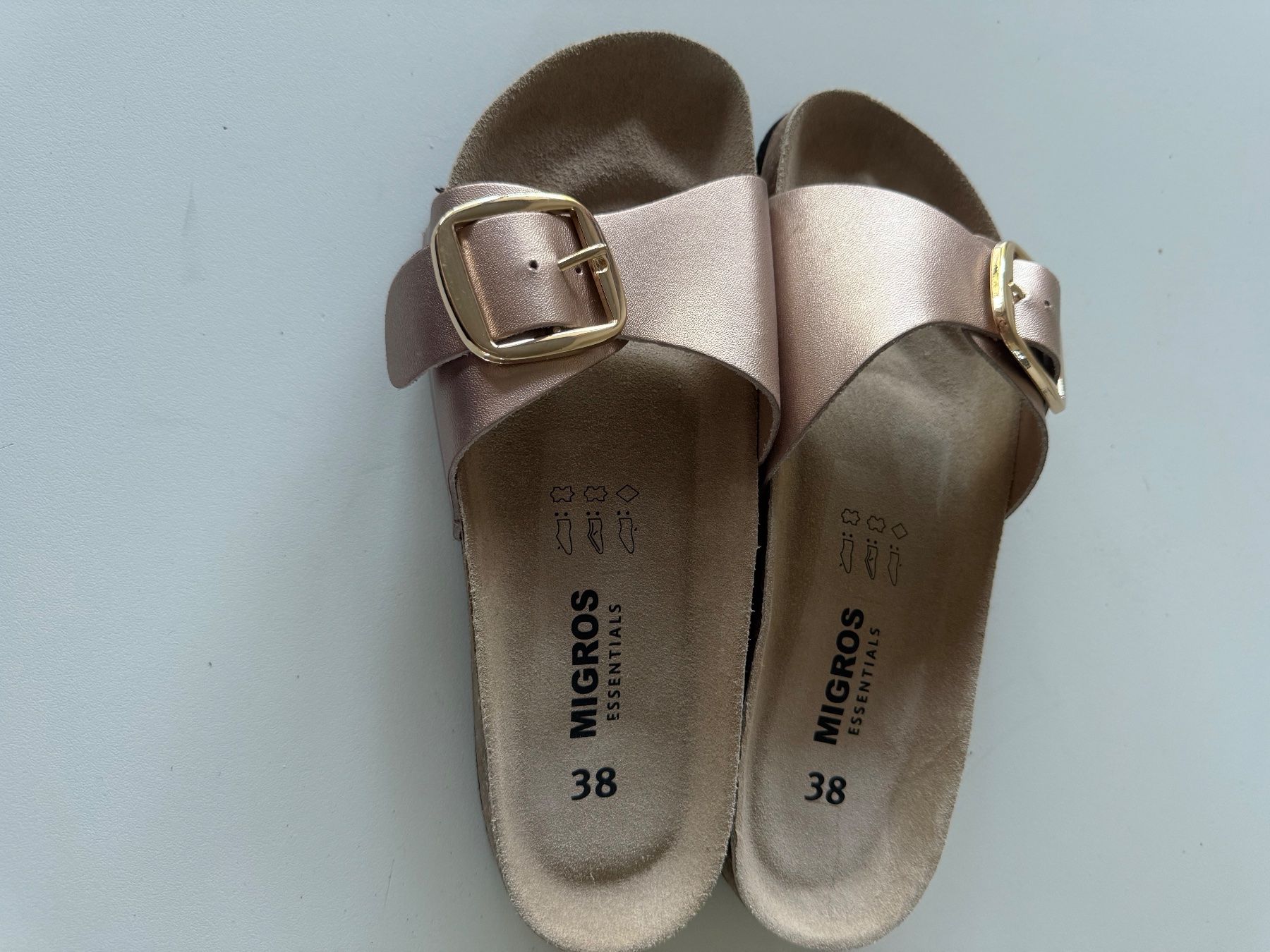 Damenschuhe: Pantoletten Gr. 38 neuwertig – Gebraucht aus Dällikon von dahi1 2