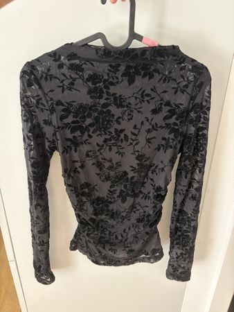 Haut manches longues tulle noir fleurs velours état neuf