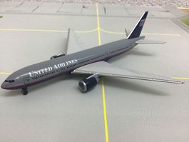 Modellflugzeug Boeing 777 United Airlines 1:500
