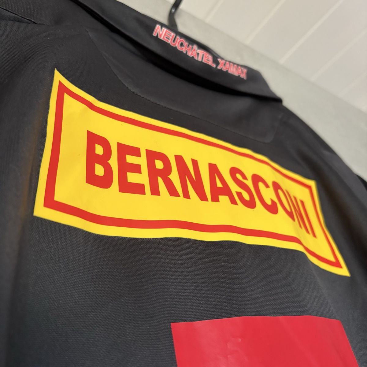 Umbro Canottiere & Pantaloni: Neuchatel Xamax Trikot Umbro Paito – Usato da Winterthur venduto da LaBodega 8