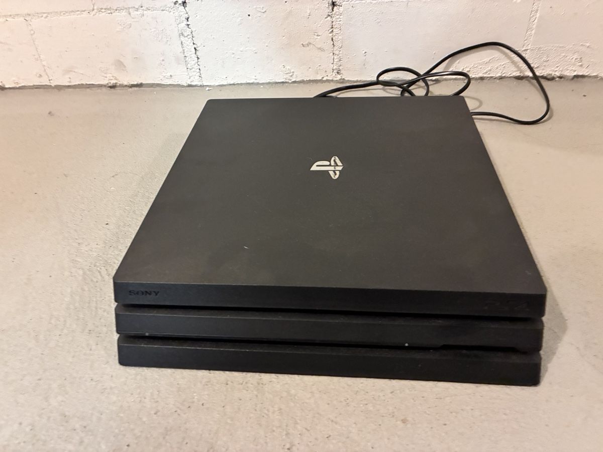 Sony Konsolen: Sony PlayStation 4 Pro gebraucht – Gebraucht aus Lachen SZ von Manuela_15