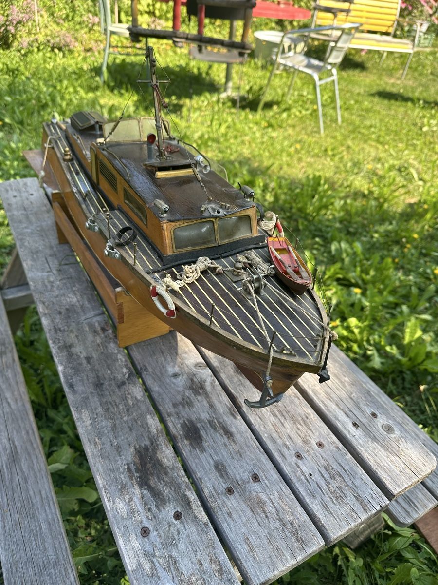 Kit di modellismo & Modellini statici: Schiffsmodell mit Benzinmotor, Schiff, Holz, – Usato da Signau venduto da Luuuukaaaaass 2