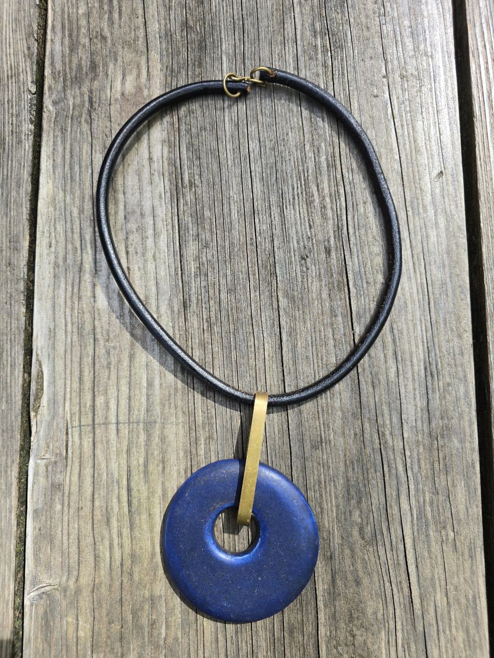 Catenine: Schmuck: Collier Leder mit Keramikanhänger – Usato da Romanshorn venduto da Rachacha