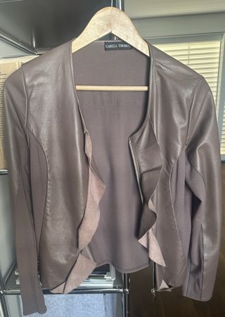 Coole Jacke aus einem Leder-Viskose-Mix von Carell Thomas