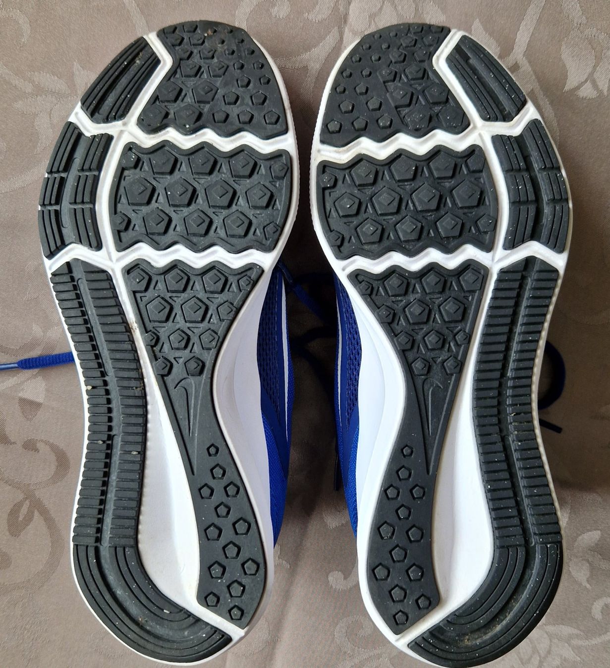 Nike Damenschuhe: Nike Schuhe Grösse 38 Schwarz/Weiss – Gebraucht aus Zürich von sirstians000 9