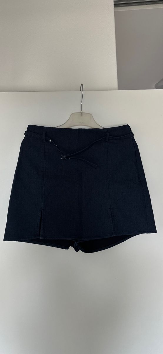 Zara Jupes: Damen Shorts dunkelblau – D'occasion à Dietikon par dry_2hwf