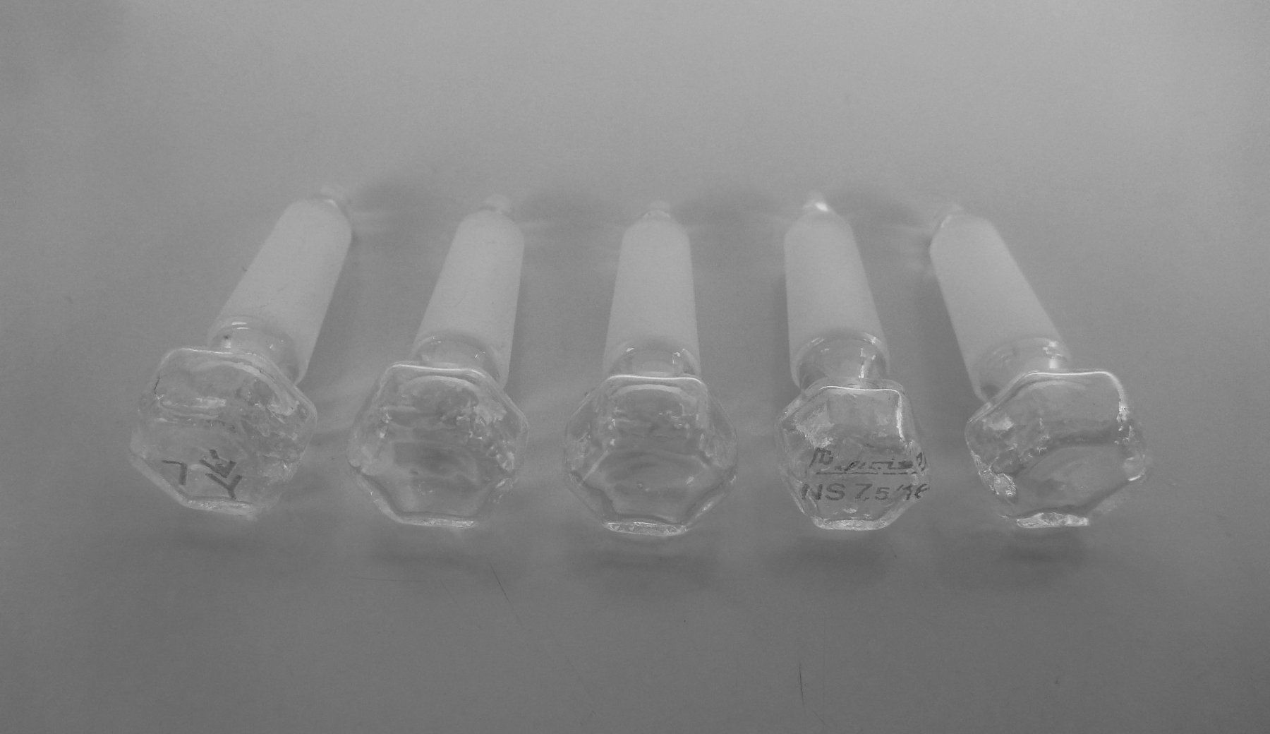 Bicchieri: 5 kleine Glasstopfen Normschliff NS 7.5 – Usato da Birmenstorf AG venduto da tritonius 2