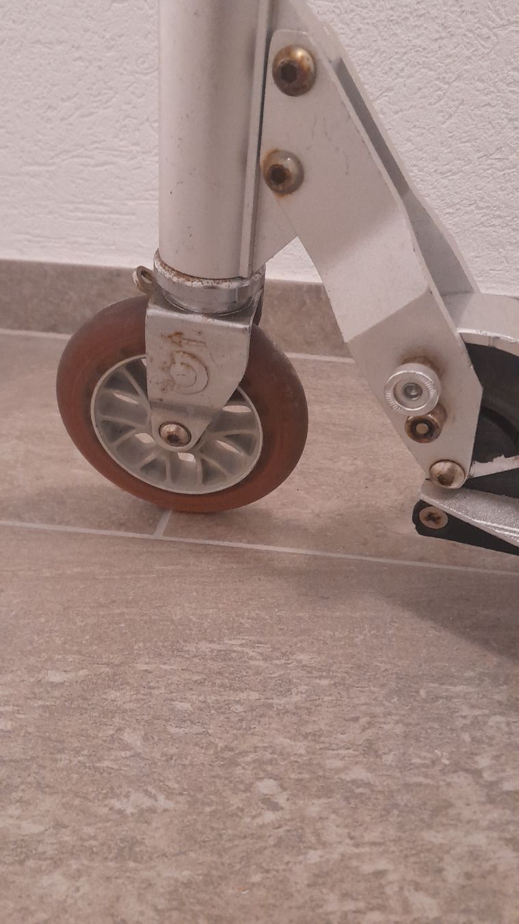 Micro Veicoli per bambini: Trottinette Micro, aluminium. – Usato da Poliez-Pittet venduto da wilmout3 2