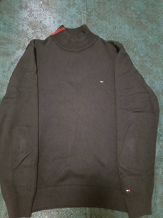 Pullover & Sweatshirts: MAGLIETTE  – Gebraucht aus Agarone von Dejan.