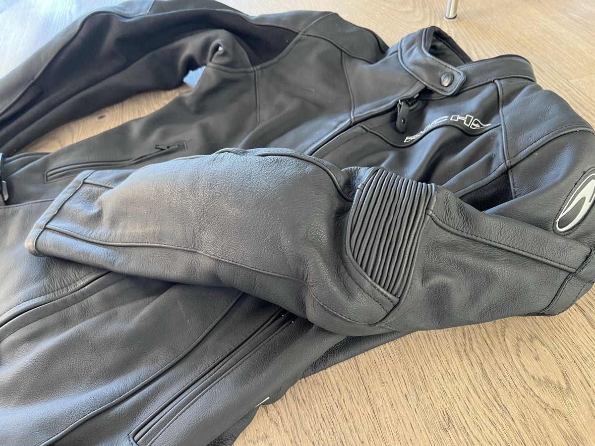 Completi & Tailleur: Motorrad Leder Kombi von Richa – Usato da Mettmenstetten venduto da plenaspei 7