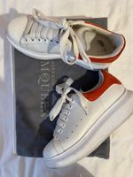 Baskets Alexander McQueen blanches et rouges à moitié prix !