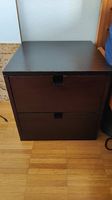 2x Massivholz Nachttisch mit Schubladen. Bedside tables