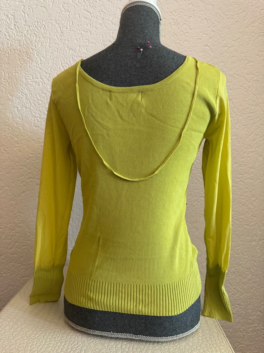 Pullover & Sweatshirts: V-Ausschnitt Strickpullover in Zitronengrün Perlen-Blumen S – Gebraucht aus Frenkendorf von Style365 6
