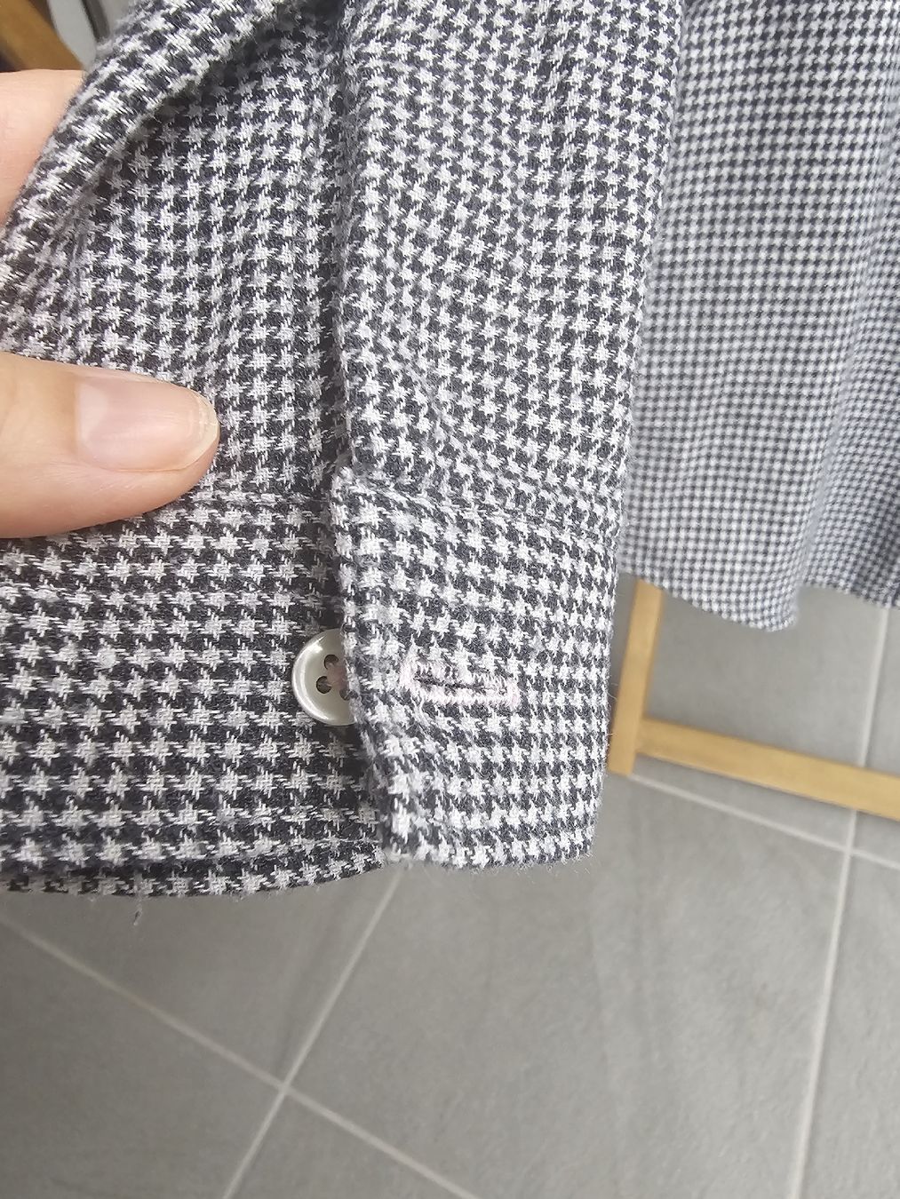 Blusen, T-Shirts & Tops: Star printed shirt – Neu (gemäss Beschreibung) aus Cologny von Selin34 2