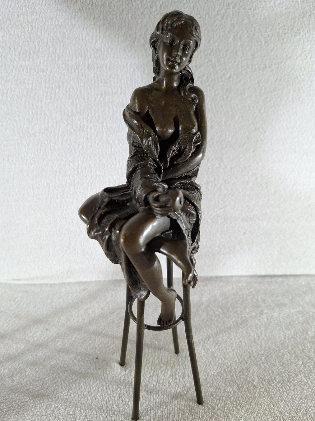 Sculture & Statue: Bronze  Dame auf Stuhl ein Apfel in der Hand – Usato da Grindelwald venduto da carro5
